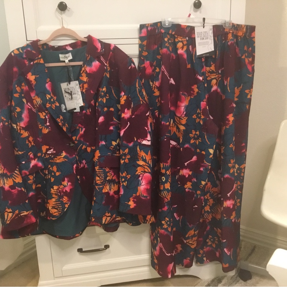 Sassy Jones Pant Suit - Picture 7 of 8